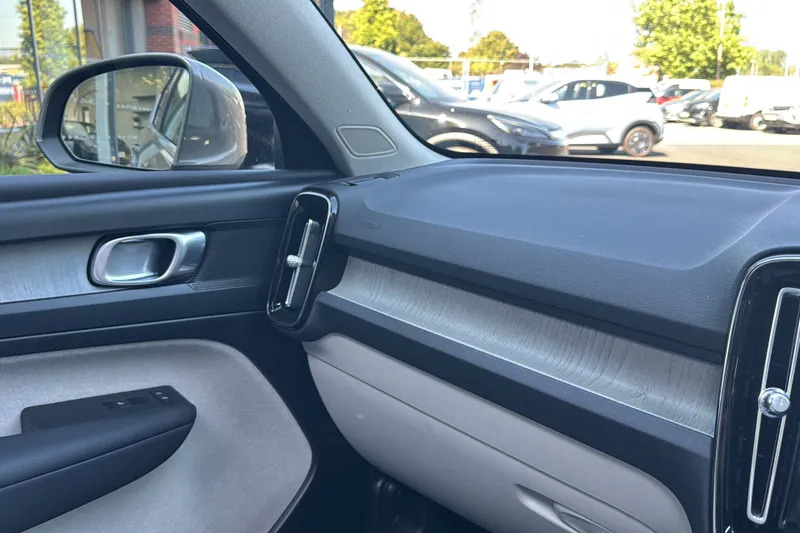 Volvo XC40 Volvo Estate 1.5 T3 163 R Design Geartronic Silver #44