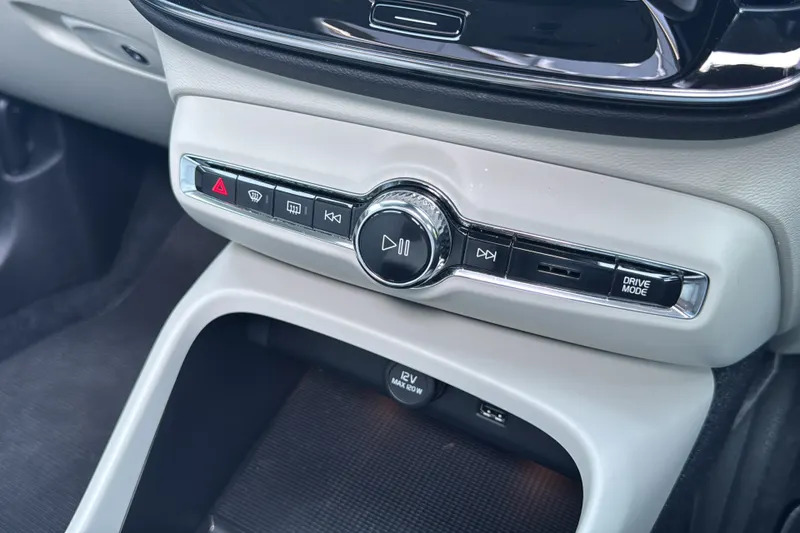 Volvo XC40 Volvo Estate 1.5 T3 163 R Design Geartronic Silver #41
