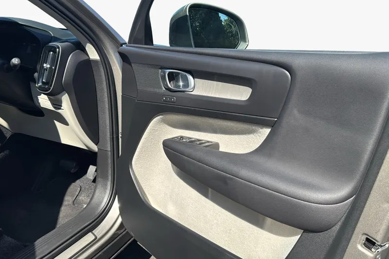 Volvo XC40 Volvo Estate 1.5 T3 163 R Design Geartronic Silver #21