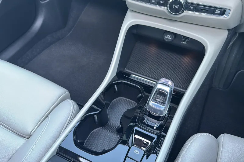 Volvo XC40 Volvo Estate 1.5 T3 163 R Design Geartronic Silver #48