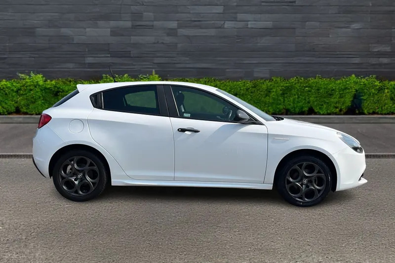 Alfa Romeo Giulietta Hatchback Red #7