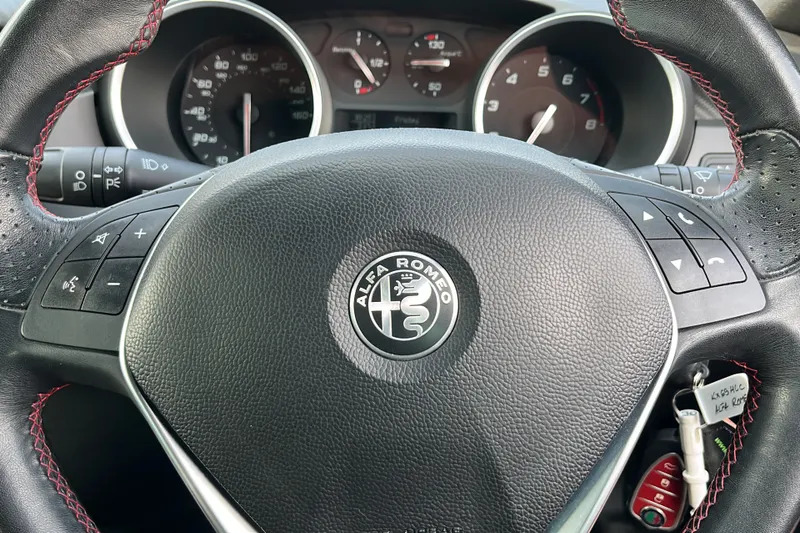 Alfa Romeo Giulietta Hatchback Red #27