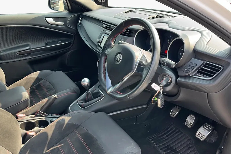Alfa Romeo Giulietta Hatchback Red #17