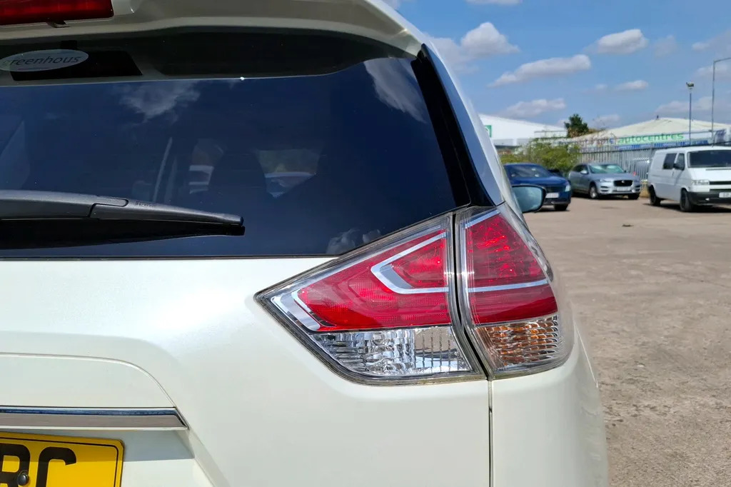 Nissan X-Trail 1.6L N-vision Red #12