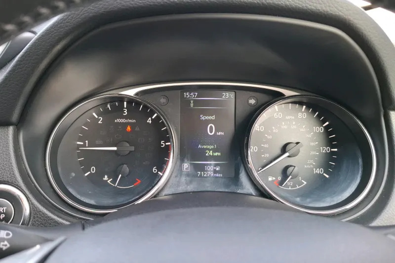 Nissan X-Trail 1.6L N-vision Red #25