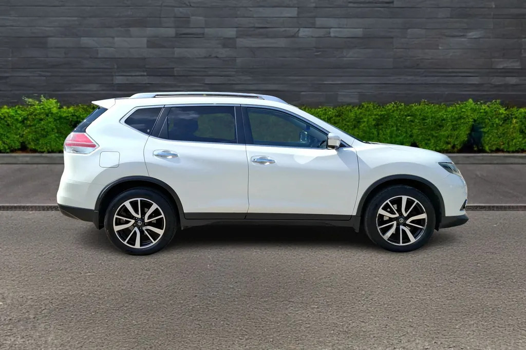 Nissan X-Trail 1.6L N-vision Red #8