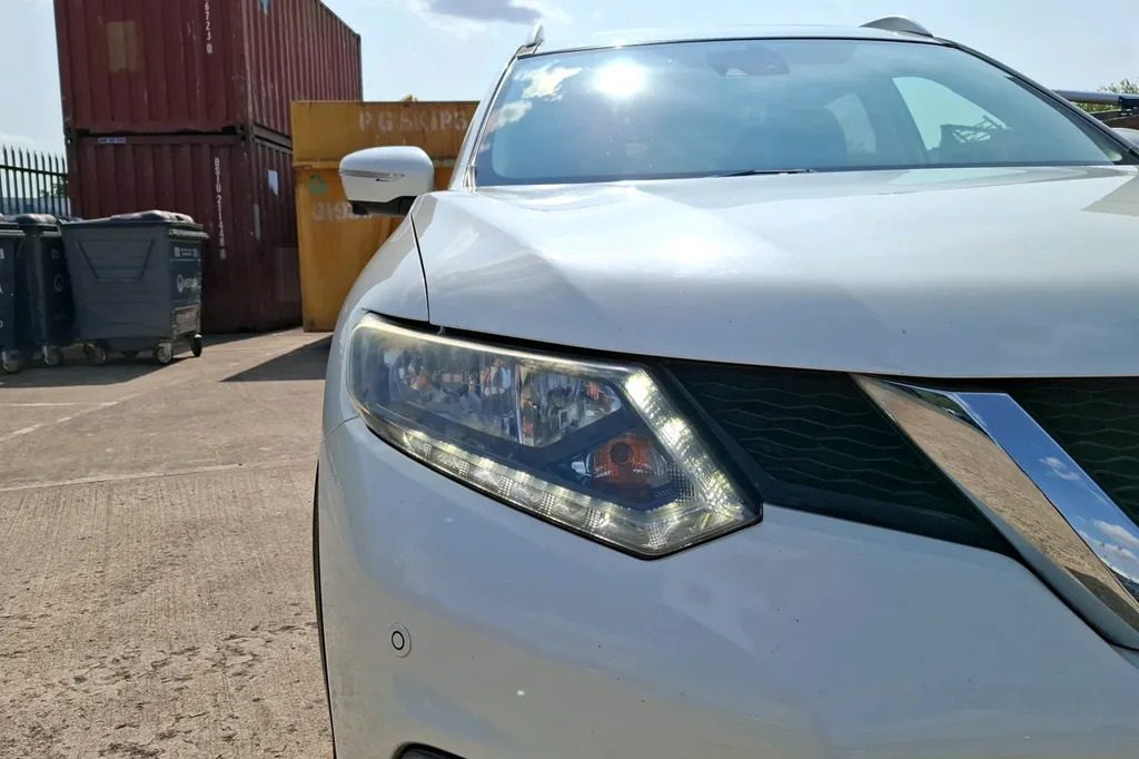 Nissan X-Trail 1.6L N-vision Red #9