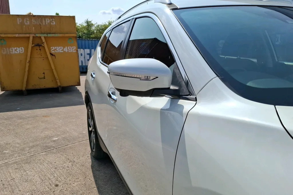 Nissan X-Trail 1.6L N-vision Red #11