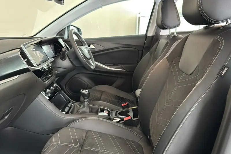 Vauxhall Grandland Ultimate Black #8