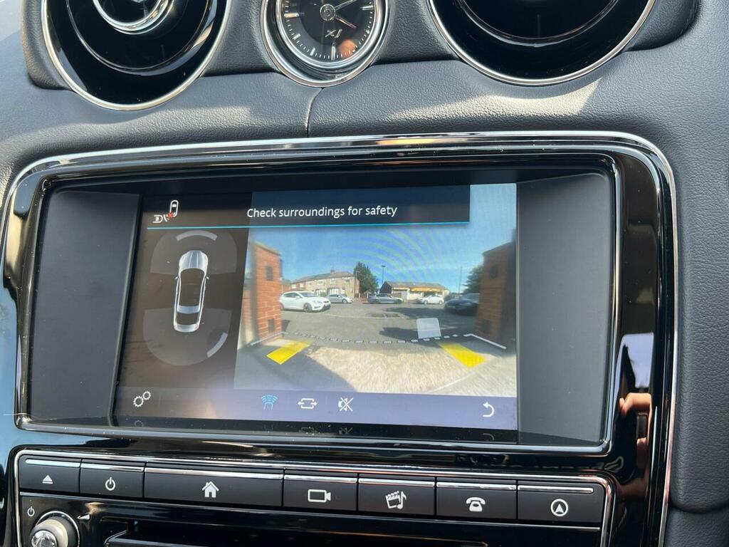Jaguar XJ Xj Portfolio V6 D Grey #51