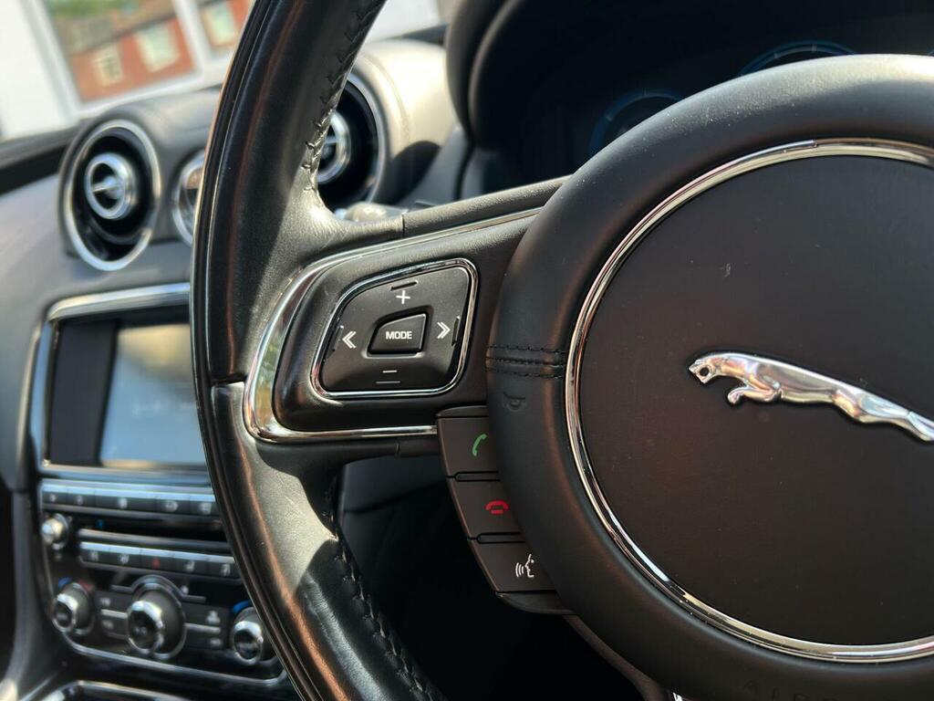 Jaguar XJ Xj Portfolio V6 D Grey #37