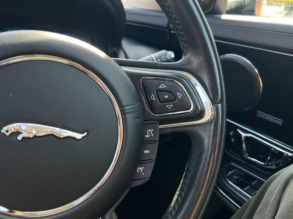 Jaguar XJ Xj Portfolio V6 D Grey #38
