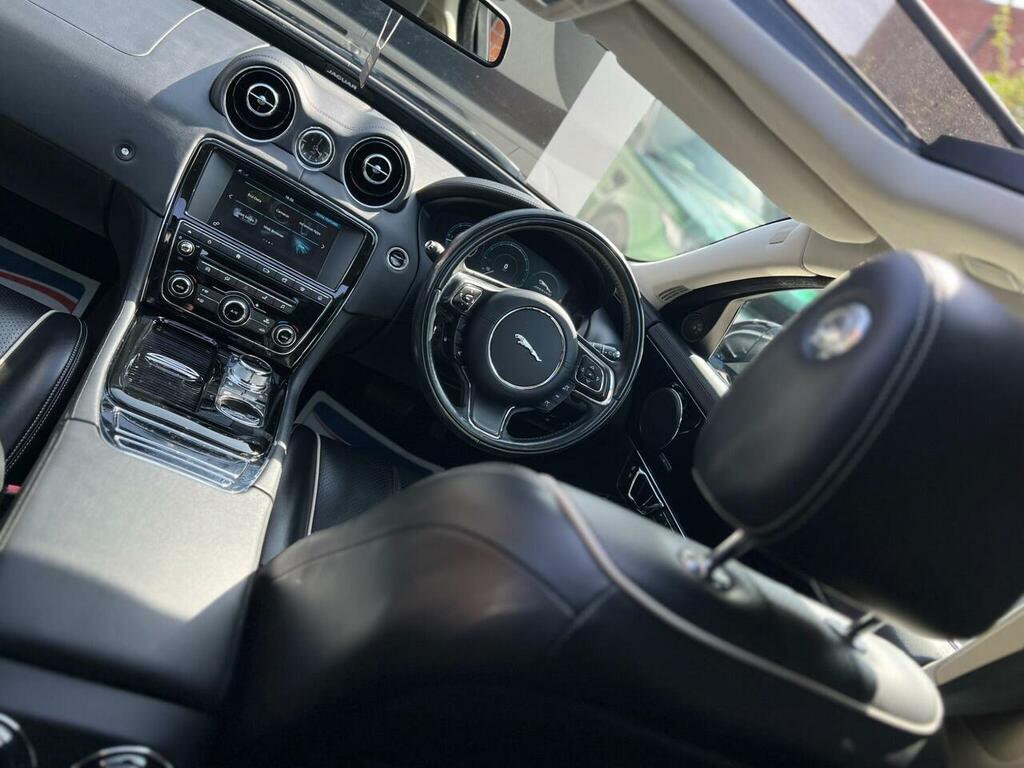 Jaguar XJ Xj Portfolio V6 D Grey #31