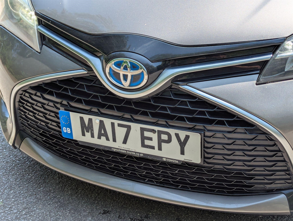 Toyota Yaris 1L Icon Tech Red #14
