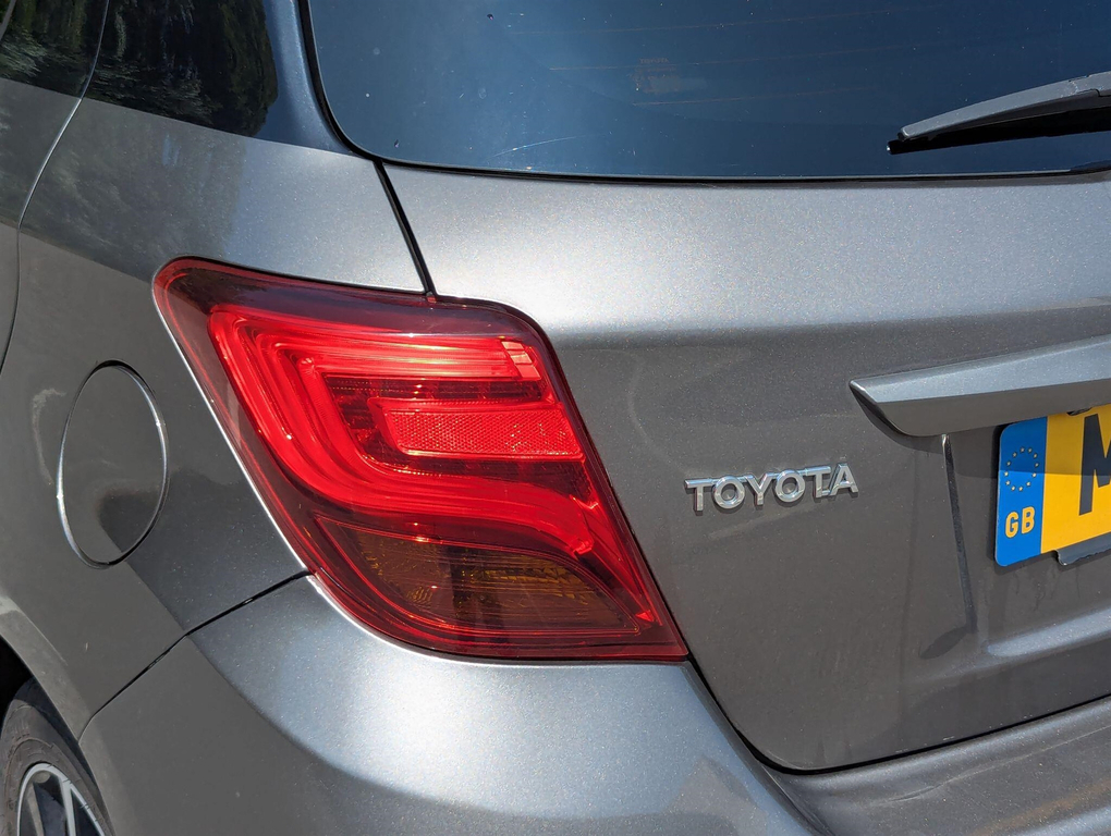 Toyota Yaris 1L Icon Tech Red #17