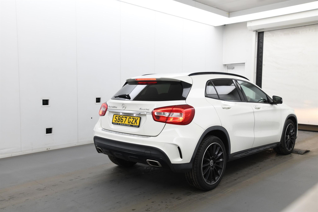 Mercedes-Benz GLA Class 2.1 D Amg Line 7G-dct 4Matic Euro 6 Ss White #4