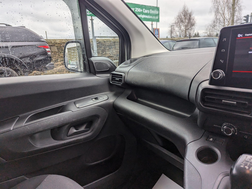Citroen Berlingo Mpv White #7