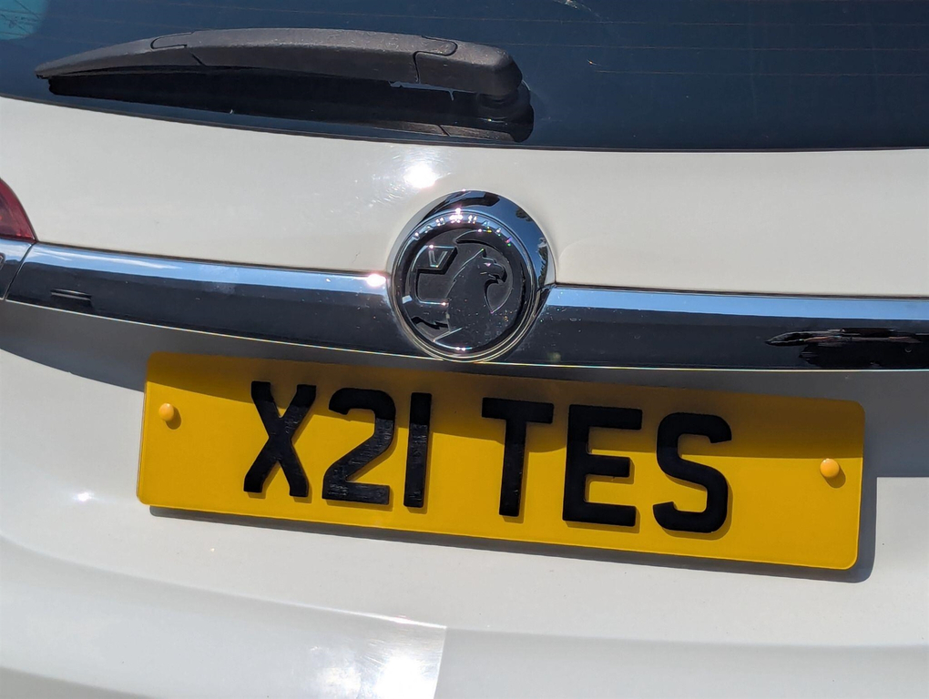 Vauxhall Insignia Hatchback 1.8 Sri #25