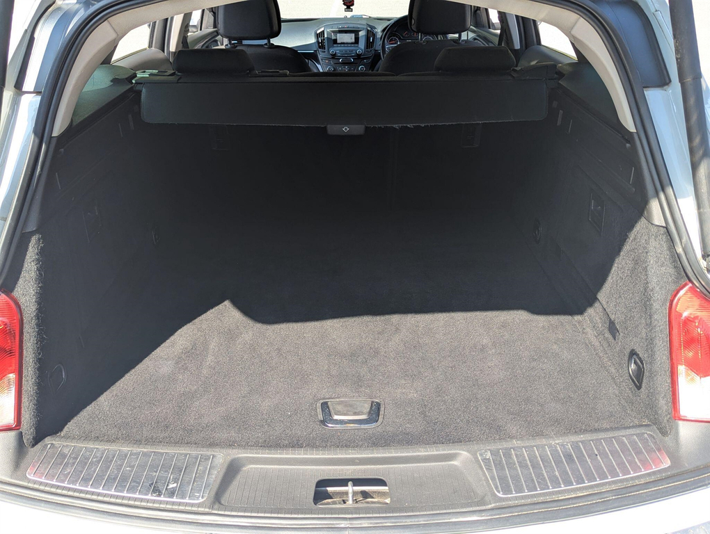Vauxhall Insignia Hatchback 1.8 Sri #10