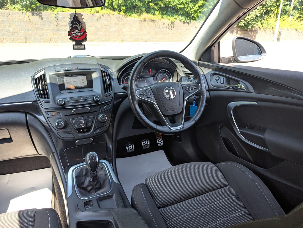 Vauxhall Insignia Hatchback 1.8 Sri #11