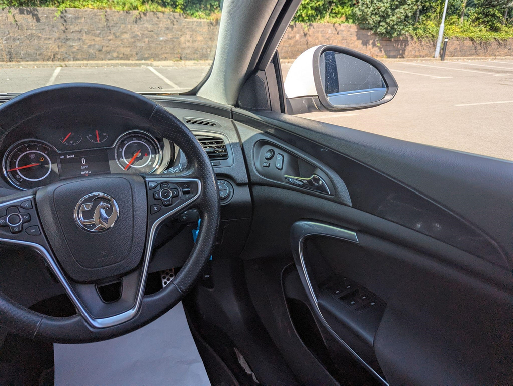 Vauxhall Insignia Hatchback 1.8 Sri #28