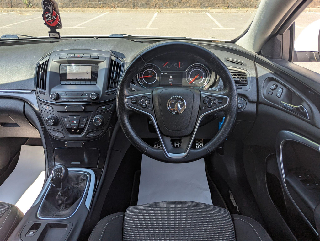 Vauxhall Insignia Hatchback 1.8 Sri #29