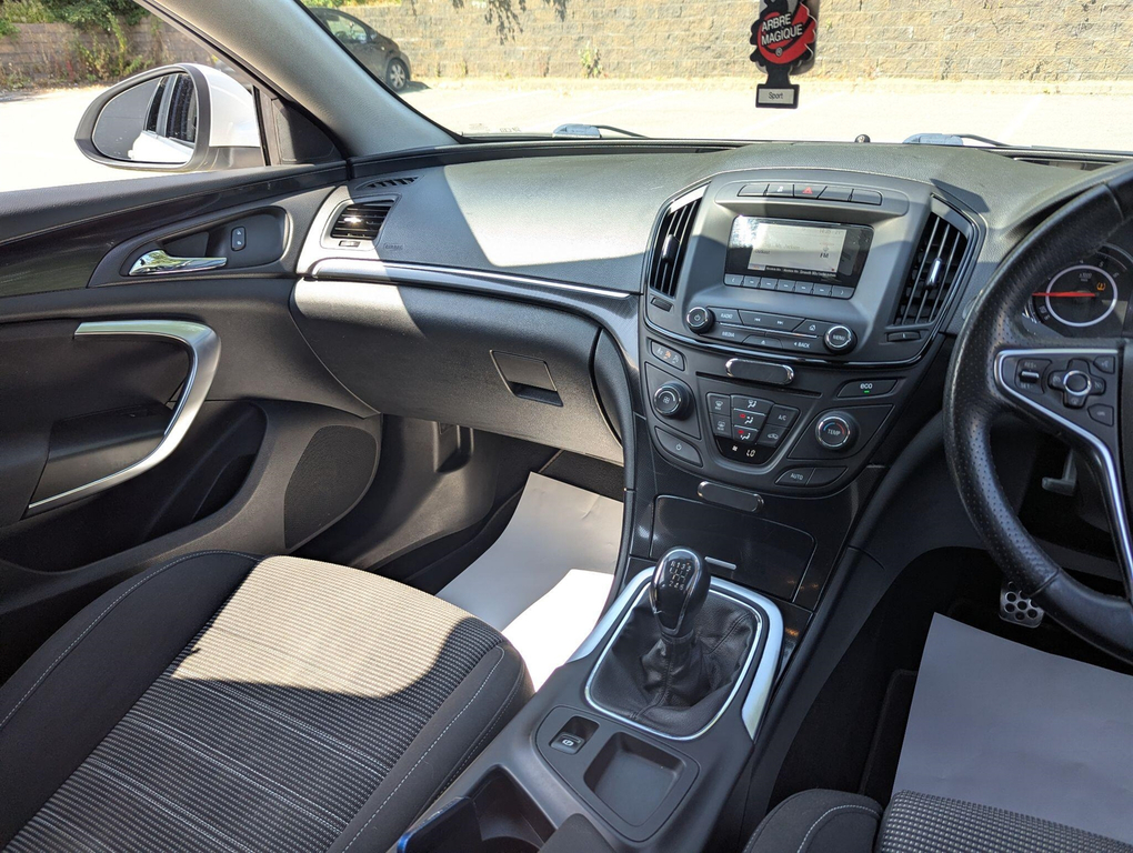 Vauxhall Insignia Hatchback 1.8 Sri #14