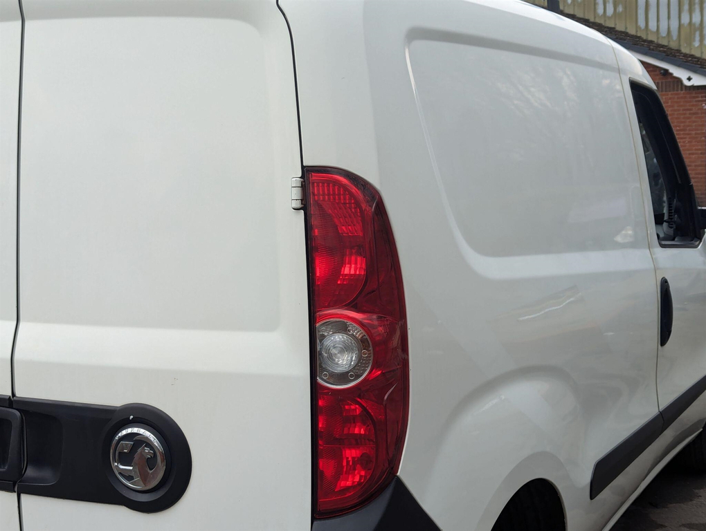 Vauxhall Combo L2h1 2300 Cdti 5 Seater Crewvan Silver White #13