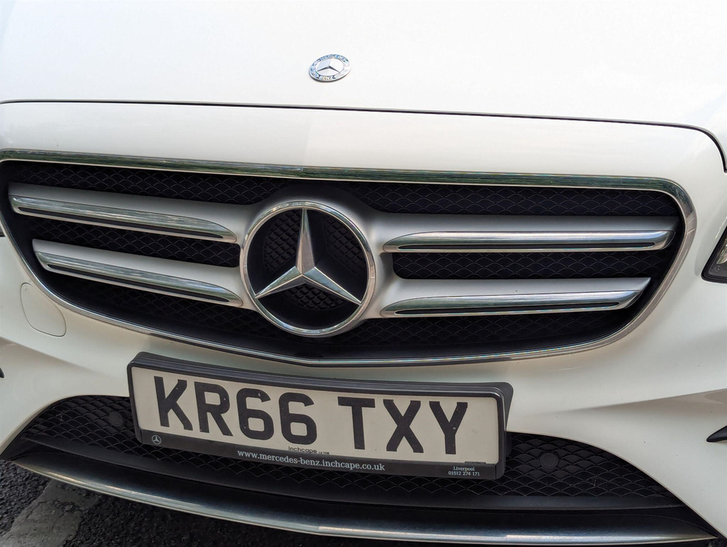 Mercedes-Benz E Class 2.0 E220d Amg Line G-tronic Ss White #17