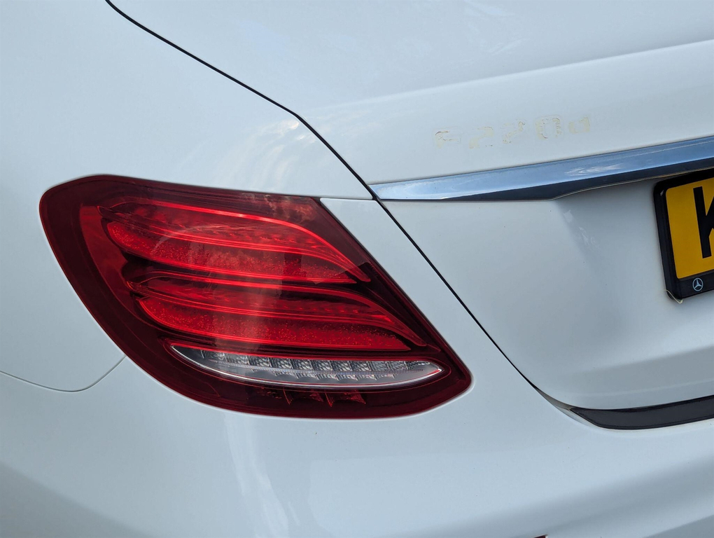 Mercedes-Benz E Class 2.0 E220d Amg Line G-tronic Ss White #23