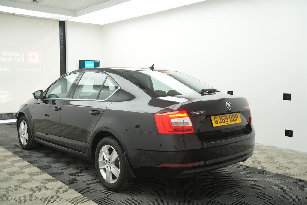 Skoda Octavia 1.6 Tdi Scr Se Technology Euro 6 Ss  #3