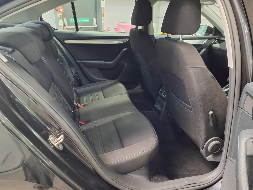 Skoda Octavia 1.6 Tdi Scr Se Technology Euro 6 Ss  #6
