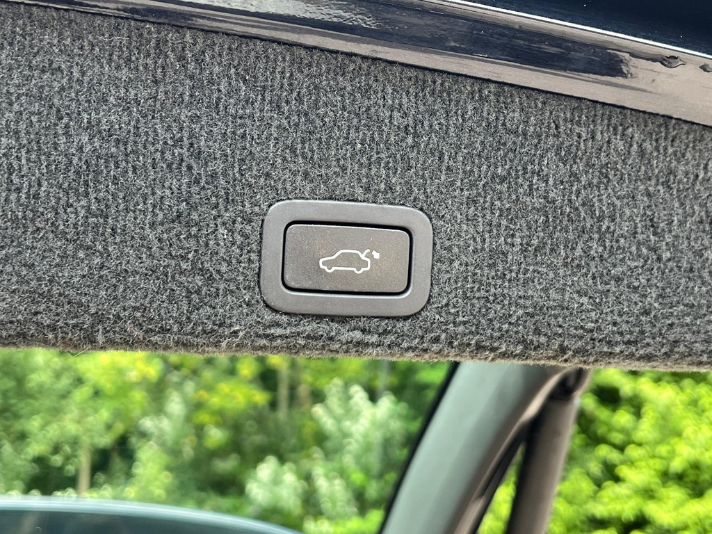 Volvo XC60 2.4L Se Lux Nav Gold #31
