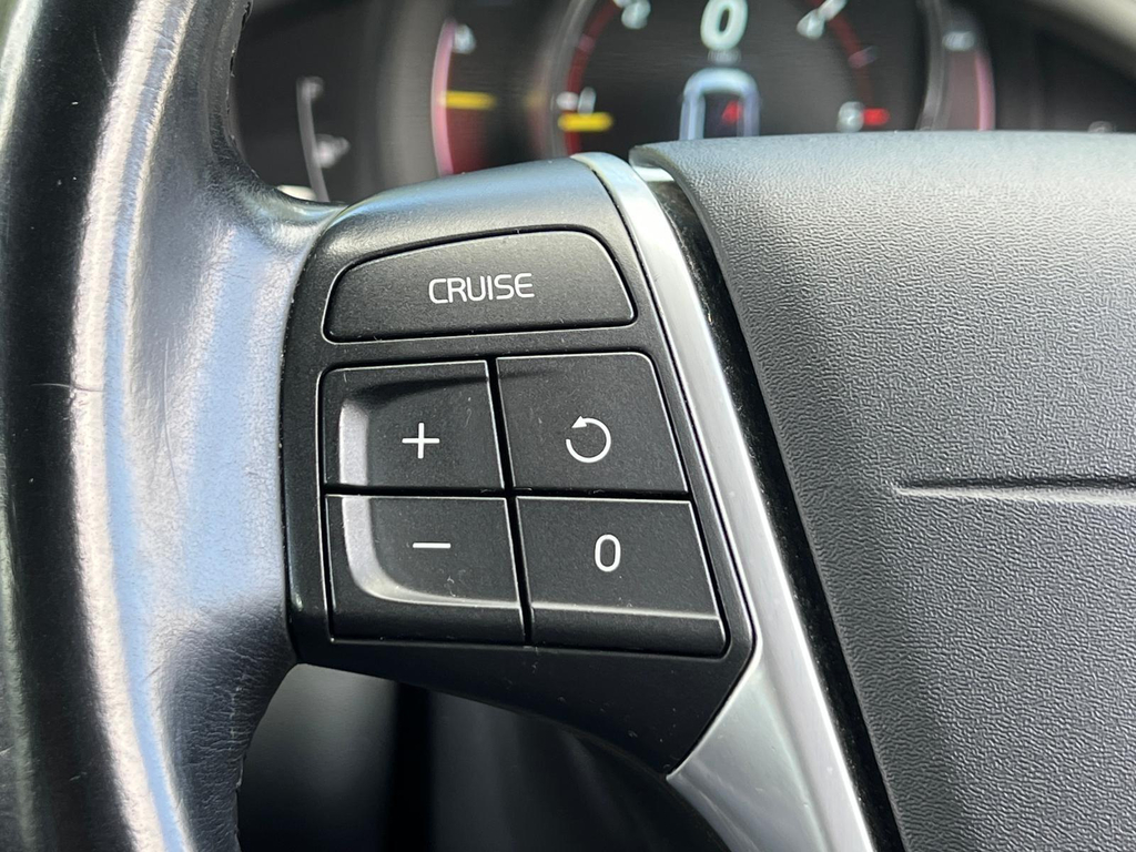 Volvo XC60 2.4L Se Lux Nav Gold #24