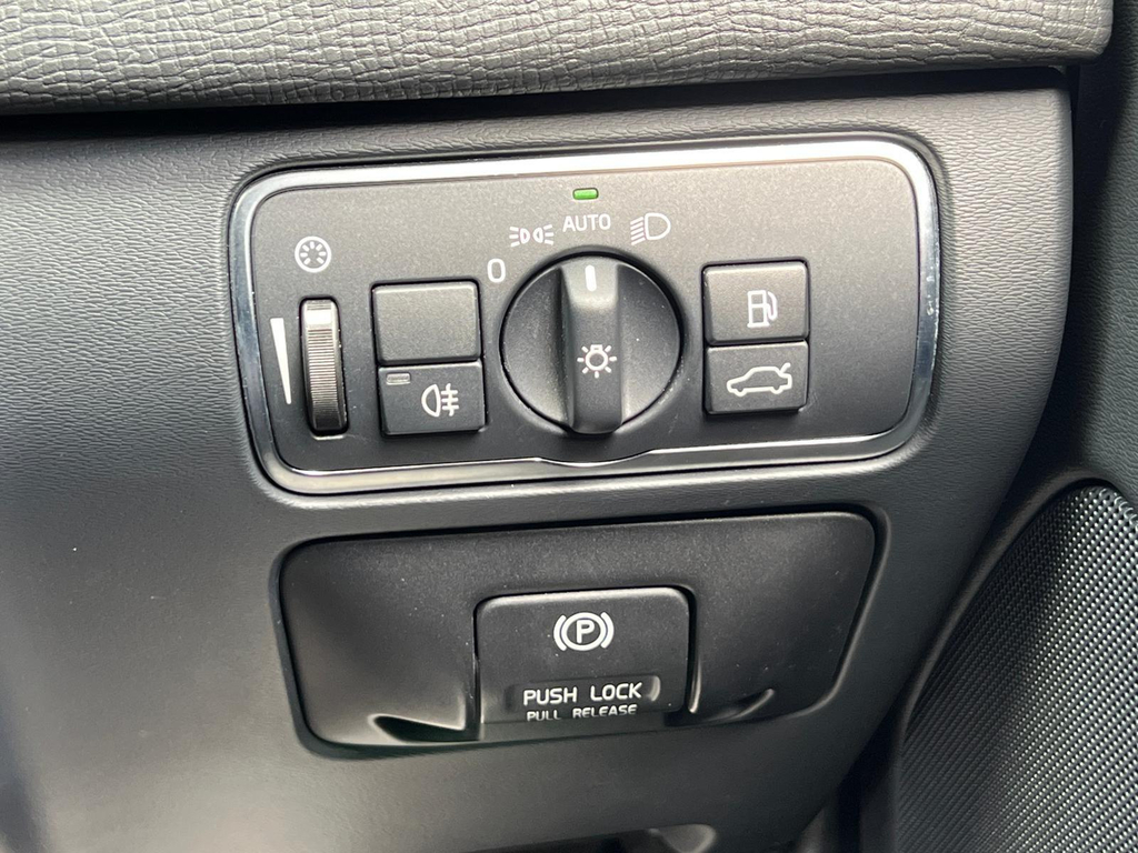 Volvo XC60 2.4L Se Lux Nav Gold #23