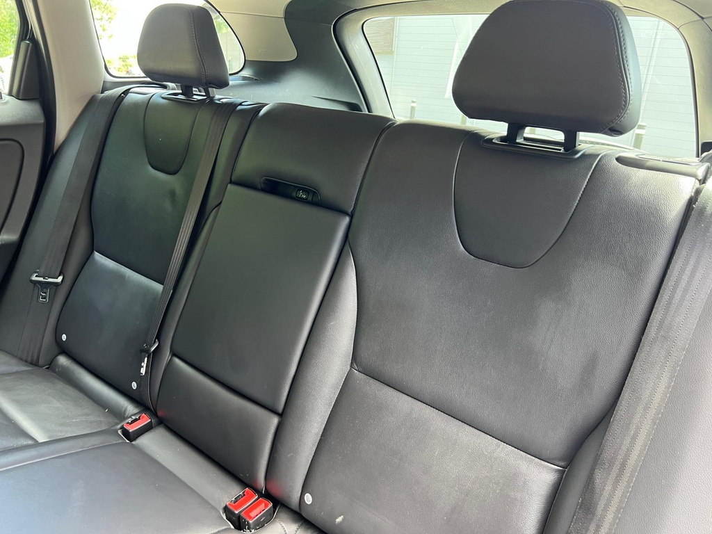 Volvo XC60 2.4L Se Lux Nav Gold #9