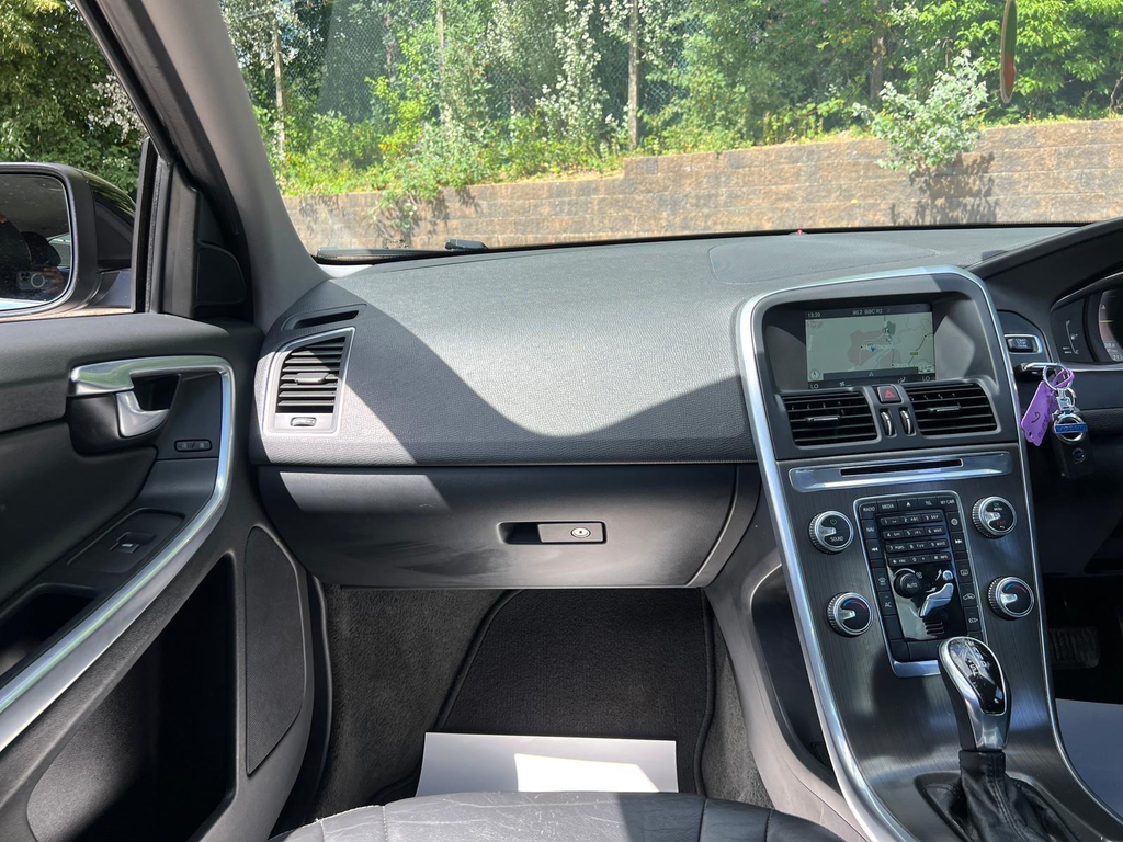 Volvo XC60 2.4L Se Lux Nav Gold #20