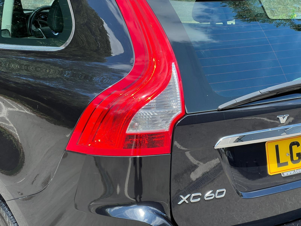 Volvo XC60 2.4L Se Lux Nav Gold #38