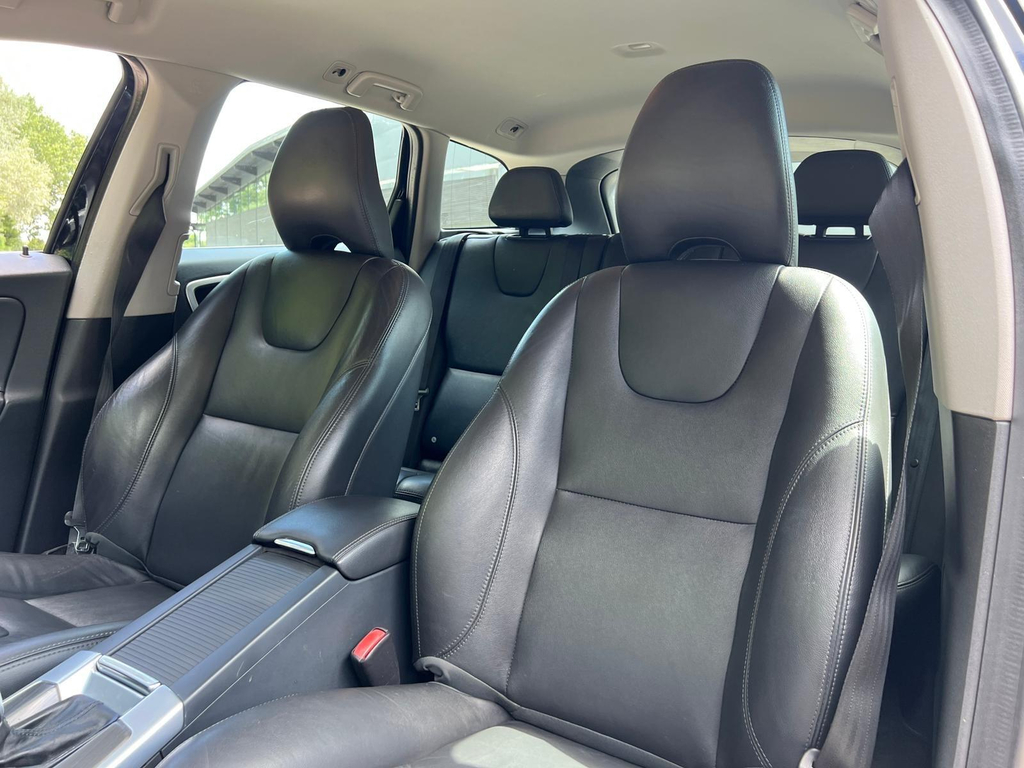 Volvo XC60 2.4L Se Lux Nav Gold #7
