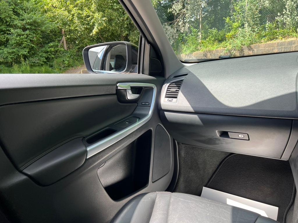Volvo XC60 2.4L Se Lux Nav Gold #17