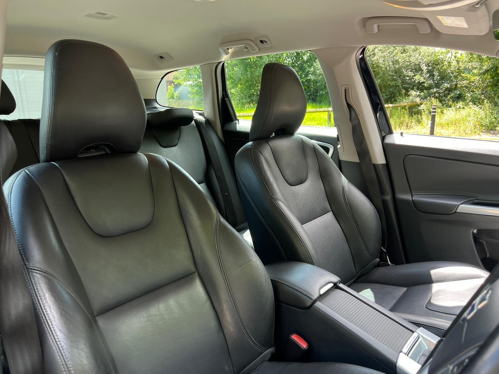 Volvo XC60 2.4L Se Lux Nav Gold #27