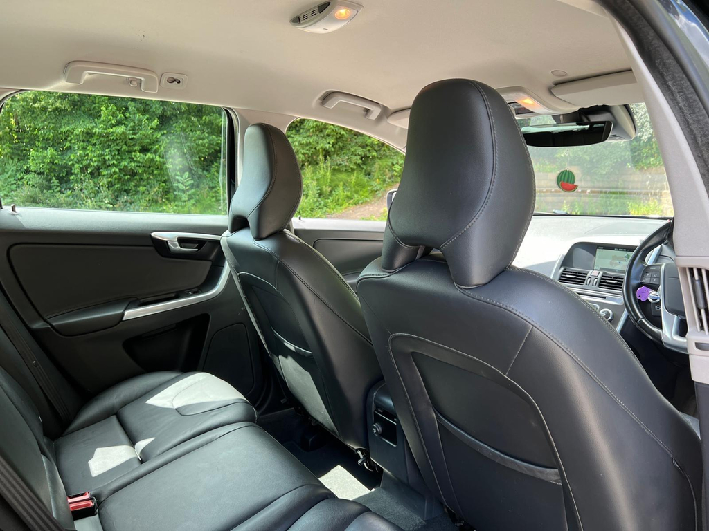 Volvo XC60 2.4L Se Lux Nav Gold #30