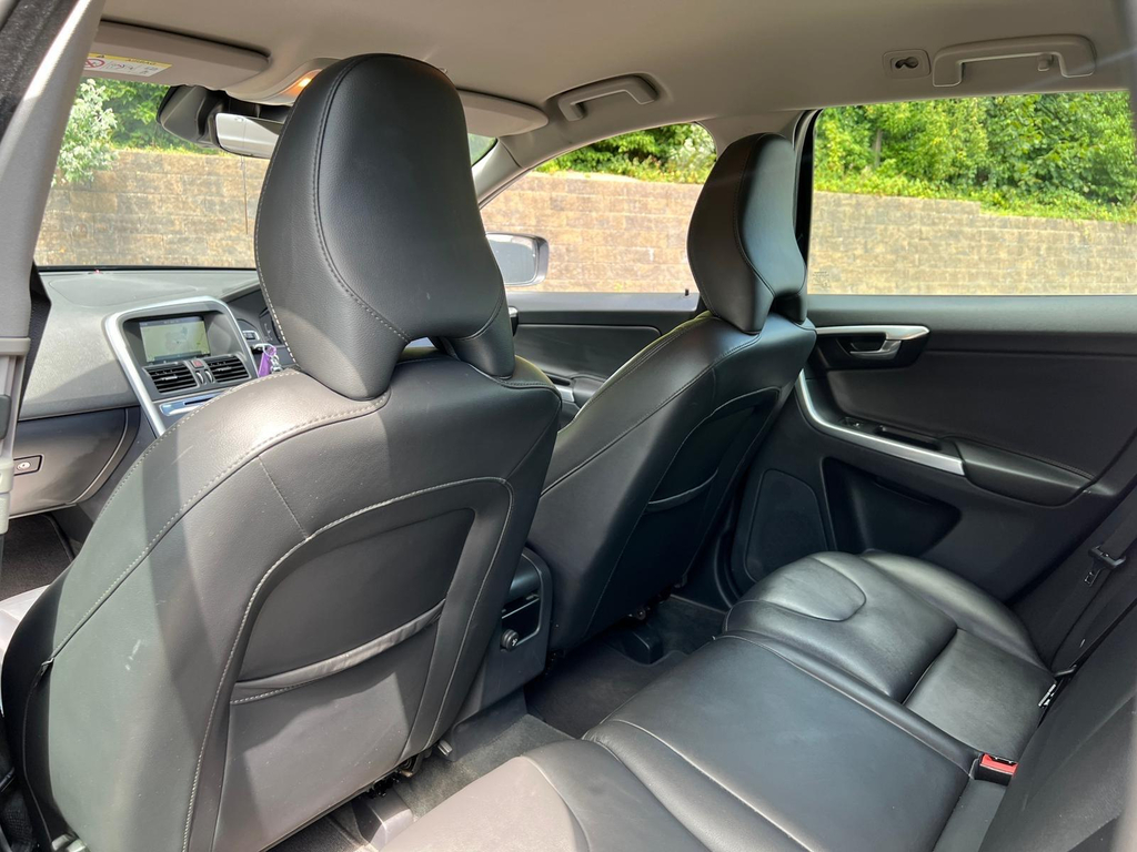 Volvo XC60 2.4L Se Lux Nav Gold #8