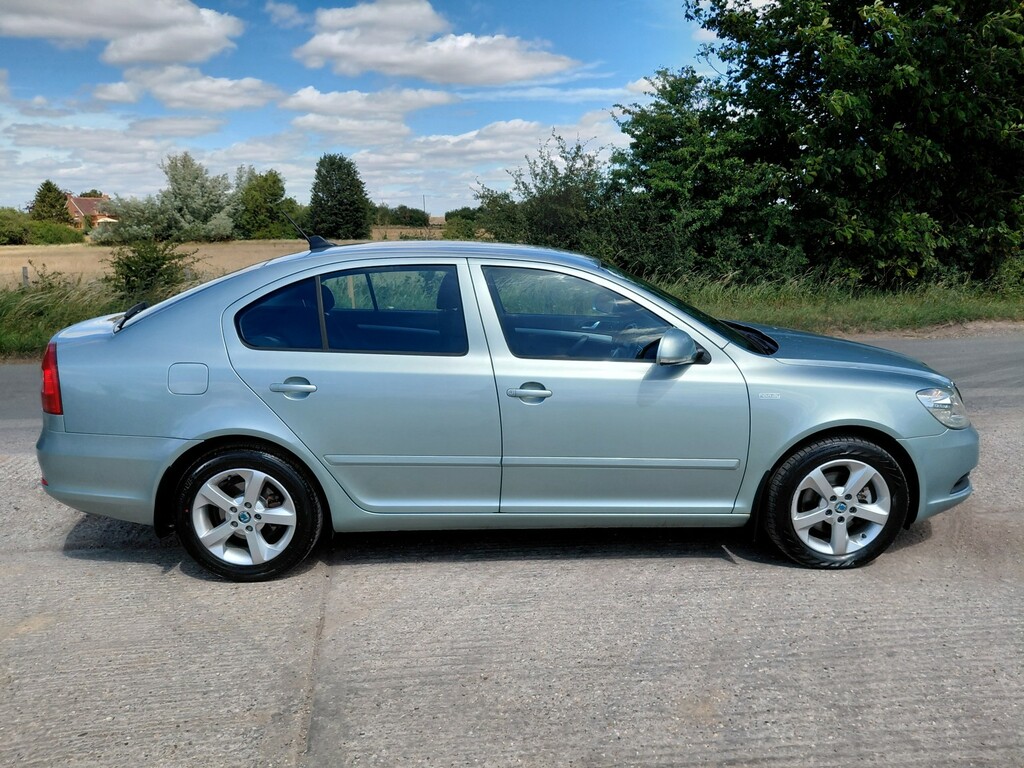 Skoda Octavia 1.8 Tsi Se Plus 2011 Green #2