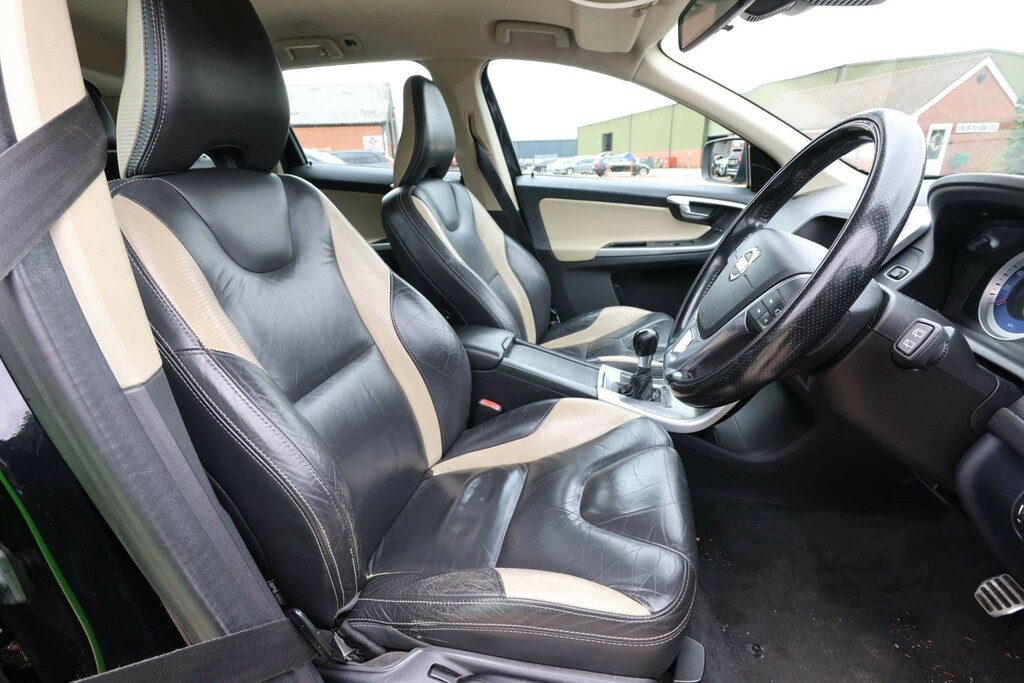 Volvo XC60 Suv 2.4 D3 R-design Awd Euro 5 Ss 201161 White #10