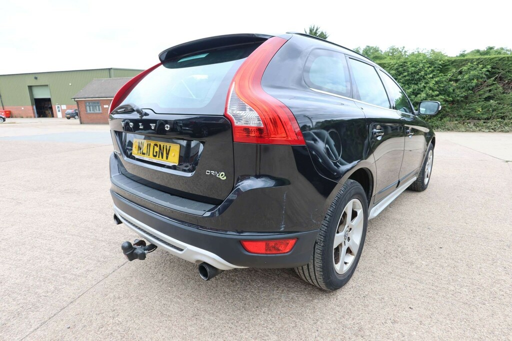 Volvo XC60 Suv 2.4 D3 R-design Awd Euro 5 Ss 201161 White #3