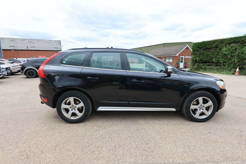 Volvo XC60 Suv 2.4 D3 R-design Awd Euro 5 Ss 201161 White #2