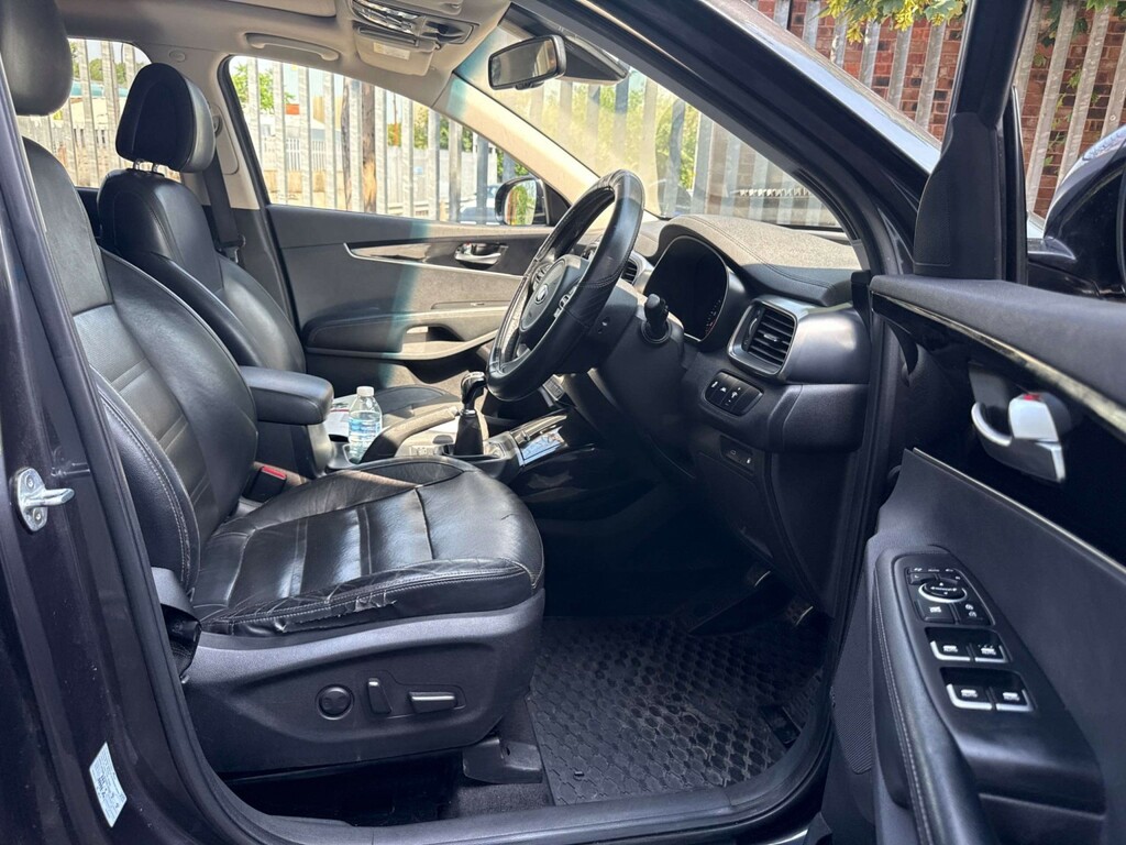 Kia Sorento Crdi Kx-3 Suv White #9