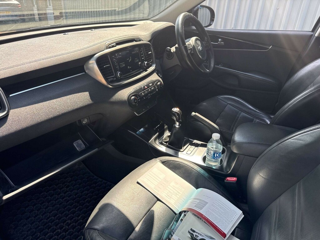 Kia Sorento Crdi Kx-3 Suv White #11