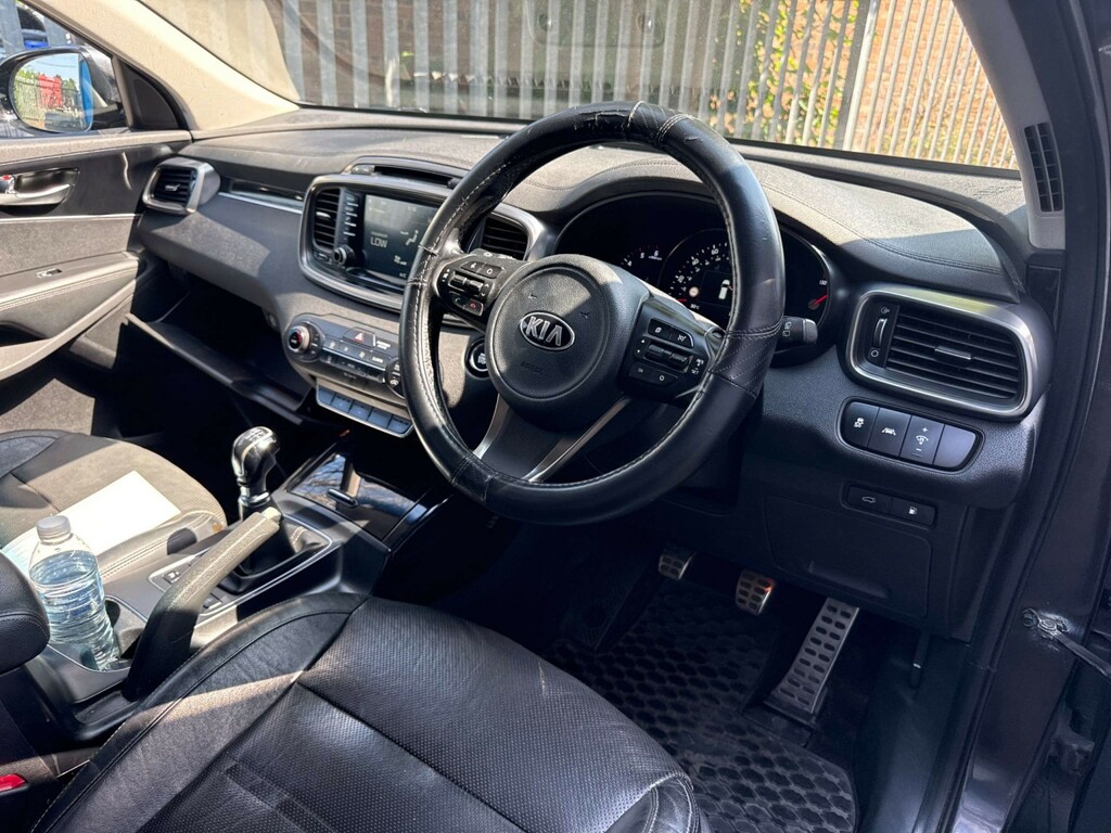 Kia Sorento Crdi Kx-3 Suv White #10
